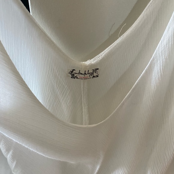 Light and airy Free People sleeveless top - Picture 3 of 3